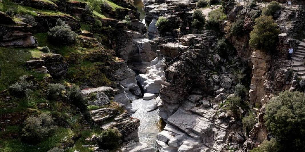 Doğanın suyla şekillenen sanat eseri: Bu yaz herkes akın edecek 1